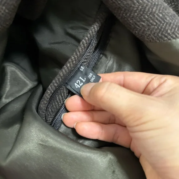 DKNY Wool Blend herringbone Brown Long Coat Size 42 Shoulder Pads Button Closure - Picture 8 of 15